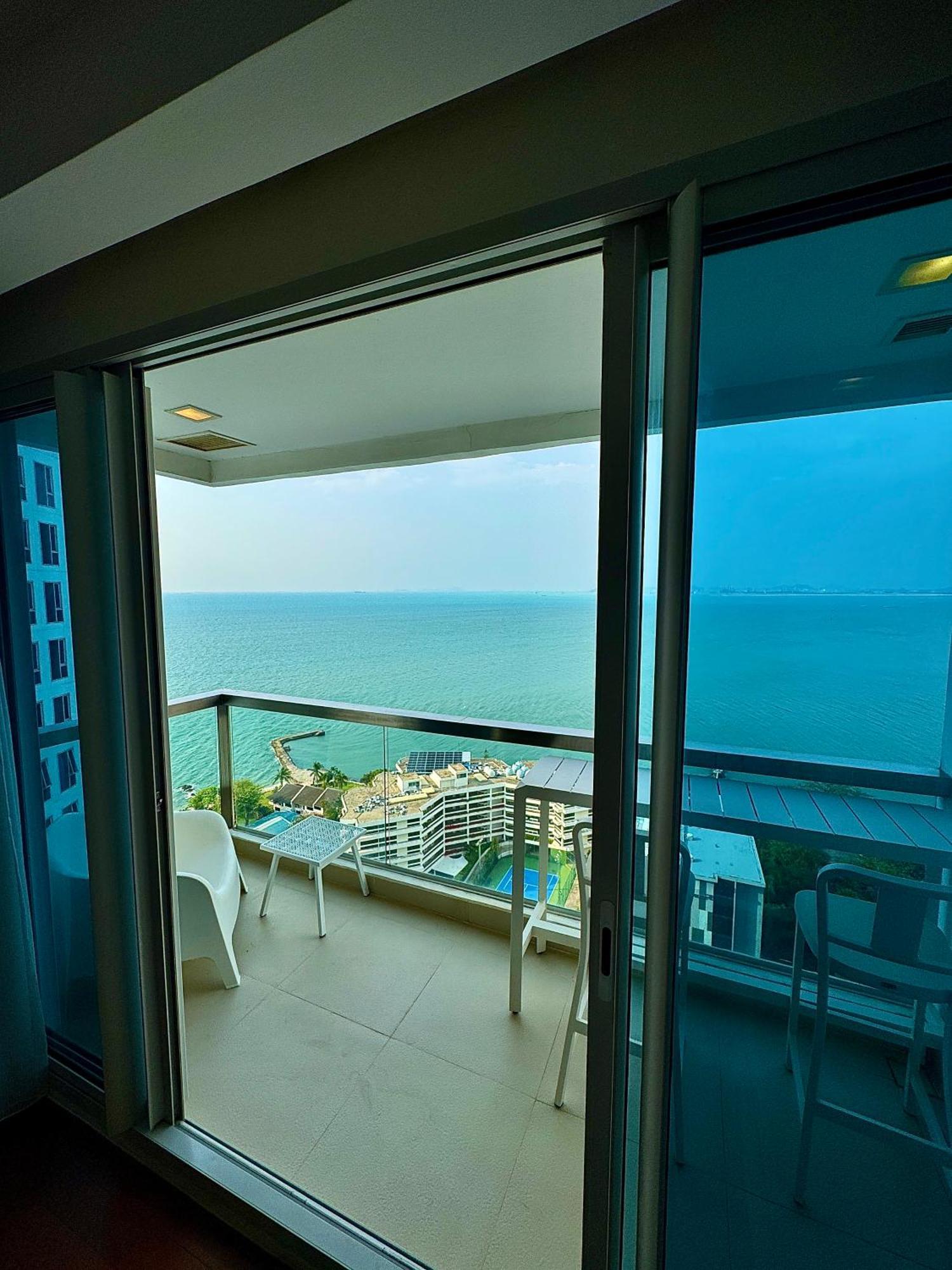 The Palm Sea View Private World Class Luxury Apartemen