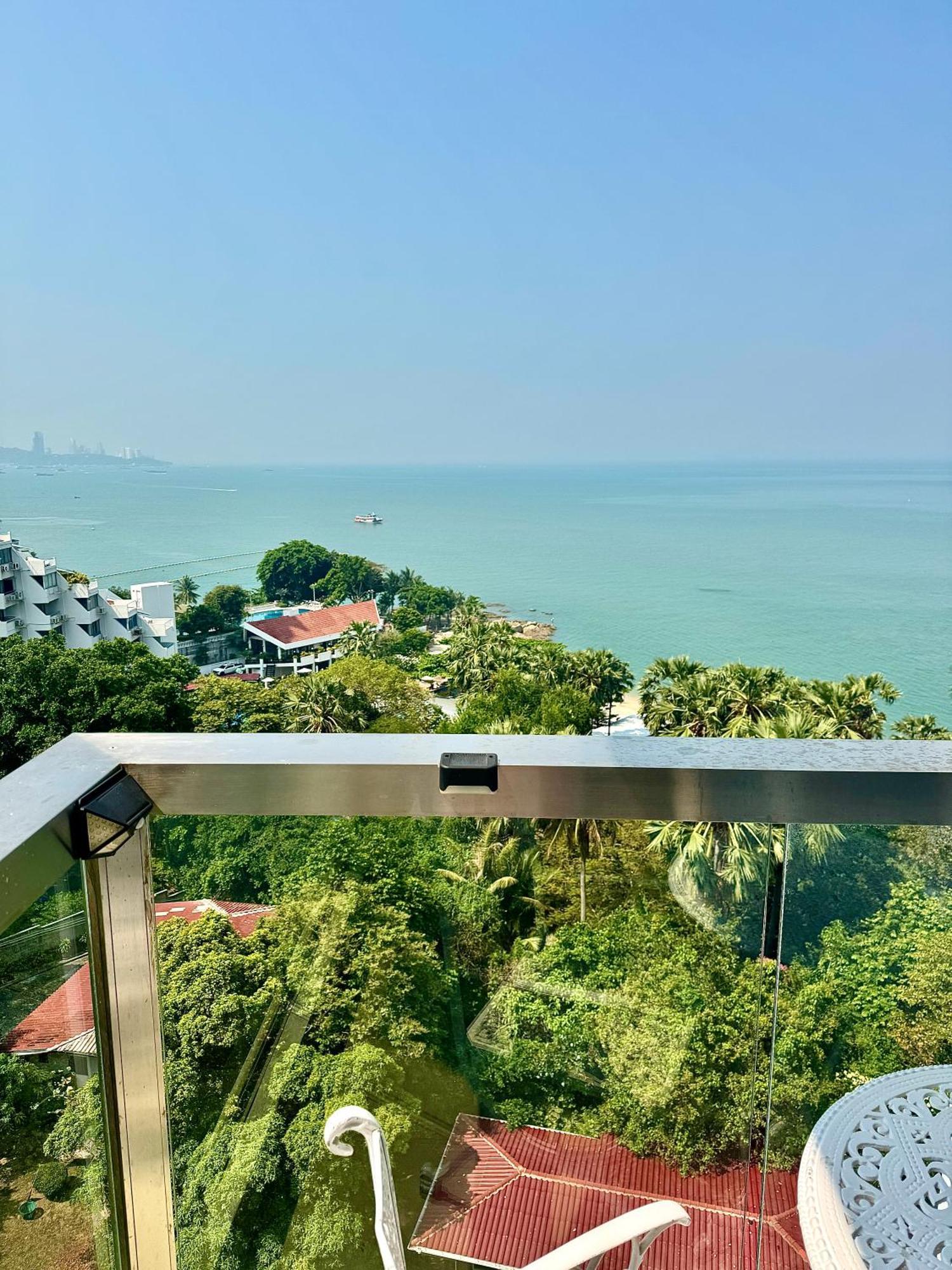 The Palm Sea View Private World Class Luxury Apartemen Pattaya